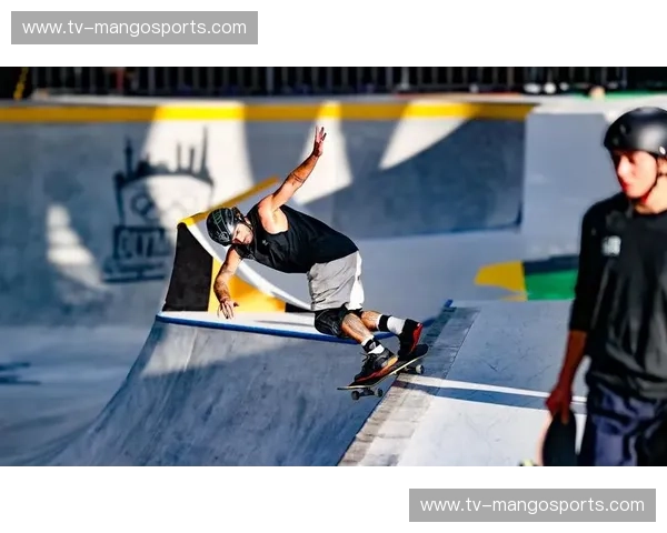 滑板集锦：城市轮廓下的自由节拍